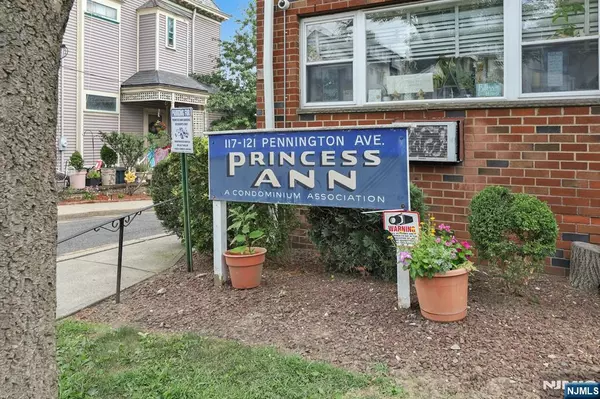 121 Pennington AVE #R2, Passaic, NJ 07055
