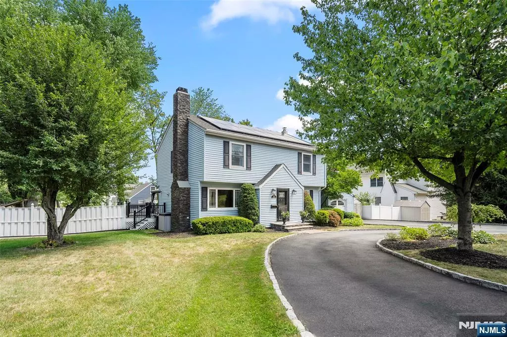 Paramus, NJ 07652,99 W Ridgewood AVE