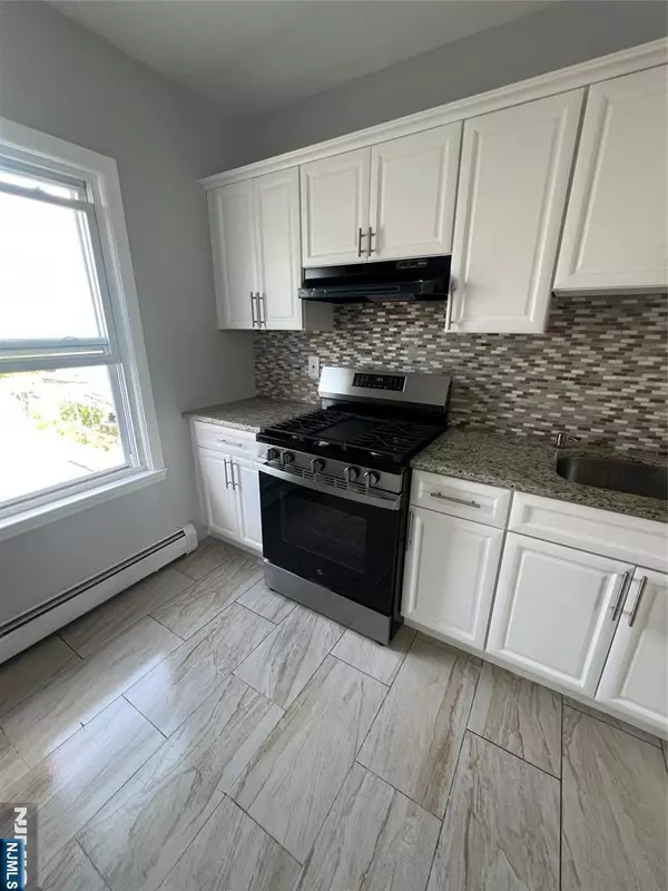 10 Rossiter AVE, Paterson, NJ 07502