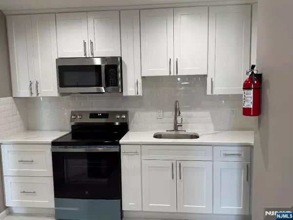 North Bergen, NJ 07047,1911 Grand AVE #1C