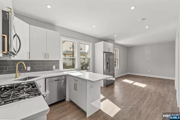 Wallington, NJ 07057,59 Locust AVE #2F