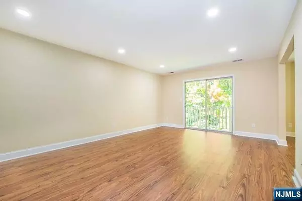 East Hanover Twp, NJ 07936,14 Jennifer DR