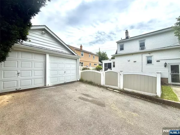 10-01 Berdan AVE, Fair Lawn, NJ 07410