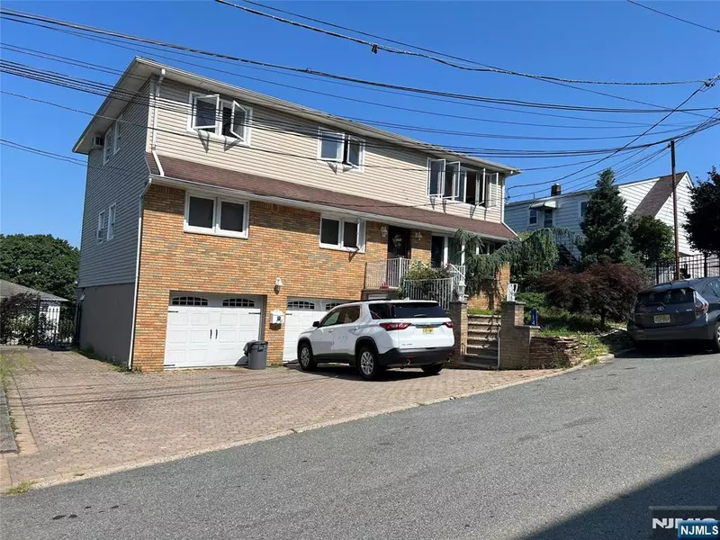 14 Zoar ST, Woodland Park, NJ 07424