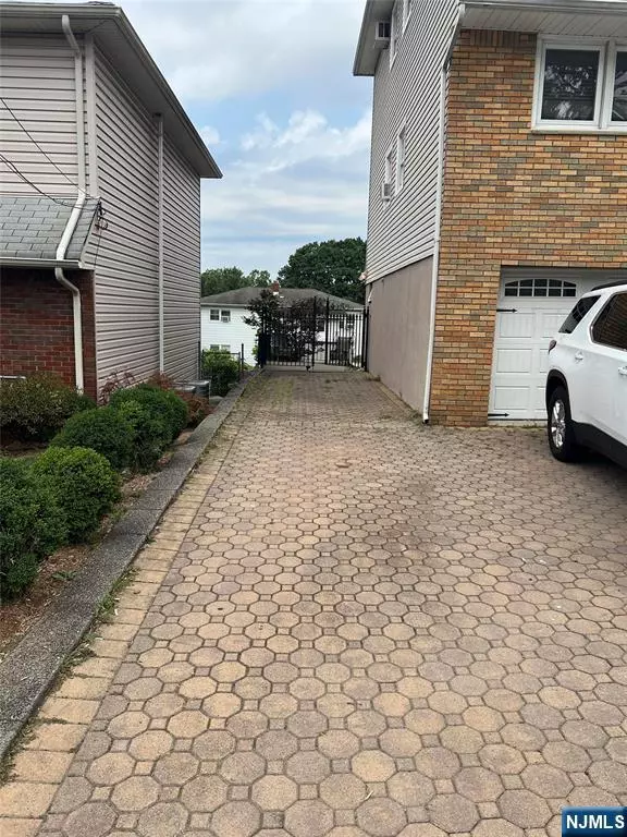 Woodland Park, NJ 07424,14 Zoar ST