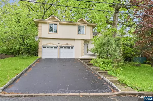 56 Toni DR, Englewood Cliffs, NJ 07632