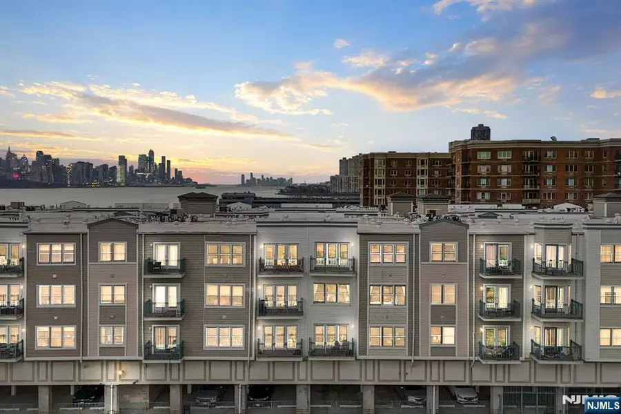 344 The Promenade #344, Edgewater, NJ 07020