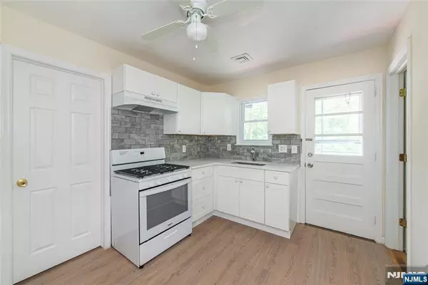 Bloomingdale, NJ 07403,18-24 Pleasant View #18b