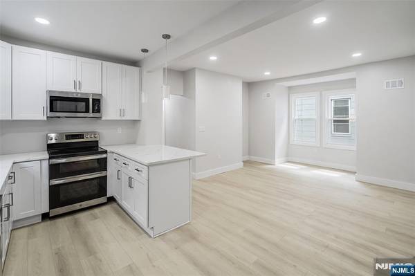 90 N Grove ST, East Orange, NJ 07017