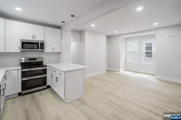 90 N Grove ST, East Orange, NJ 07017