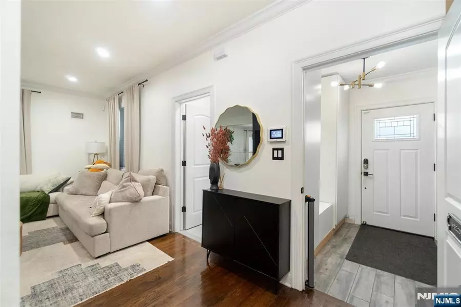 122 4th AVE, East Orange, NJ 07017