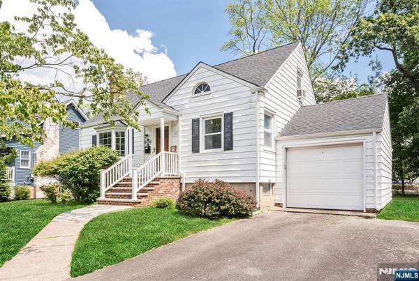 44 Hillcrest DR, Wayne, NJ 07470