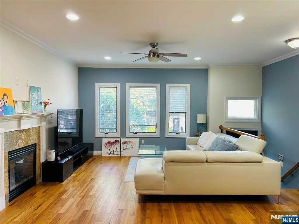 Cliffside Park, NJ 07010,373 Greenmount AVE