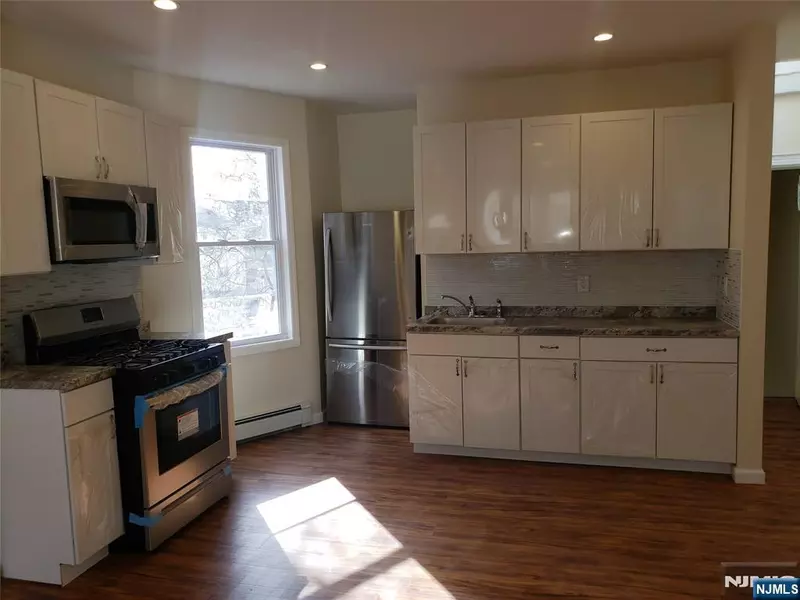 118 Fort Lee RD, Teaneck, NJ 07666