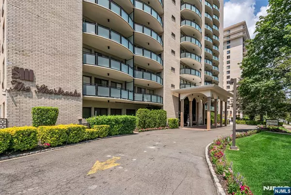 Hackensack, NJ 07601,125 Prospect AVE #Penthouse C