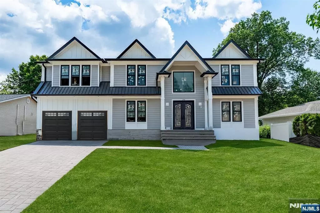River Edge, NJ 07661,273 Van Saun DR