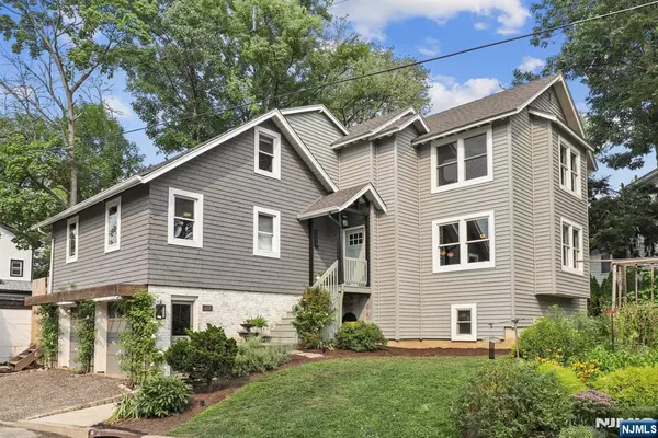 237 Roosevelt ST, Teaneck, NJ 07666