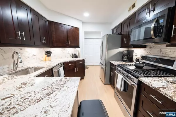 Little Falls, NJ 07424,5 Tulip CRES #1C