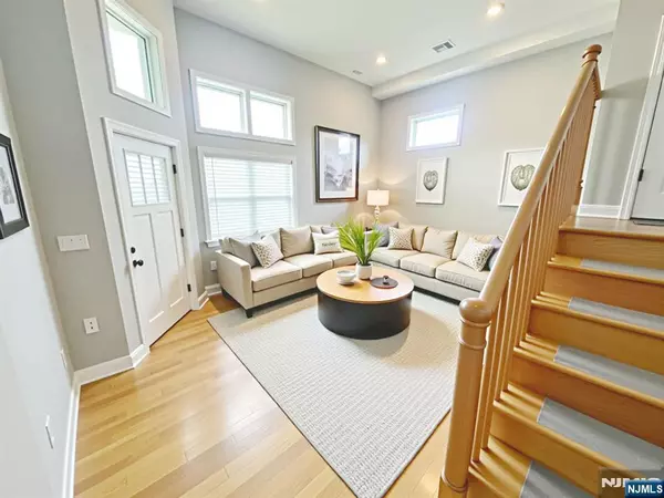 17 Chamberlain AVE #B, Little Ferry, NJ 07643