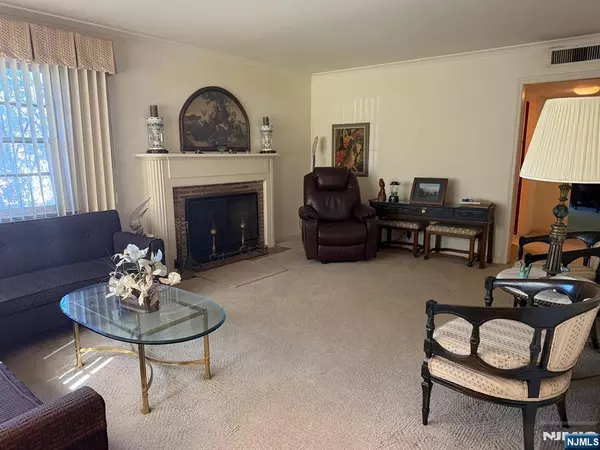 Englewood, NJ 07631,384 Audubon RD