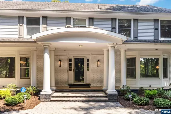 Saddle River, NJ 07458,2 Westwind CT
