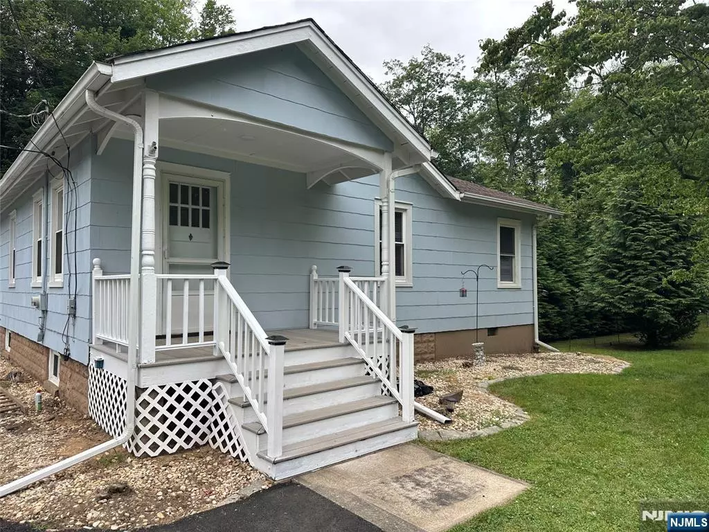 Closter, NJ 07624,15 Wellington AVE