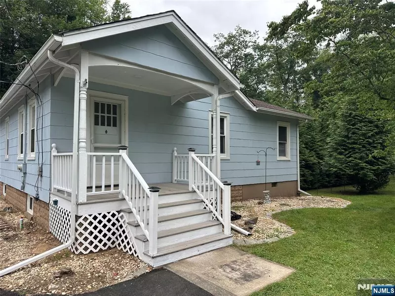 15 Wellington AVE, Closter, NJ 07624
