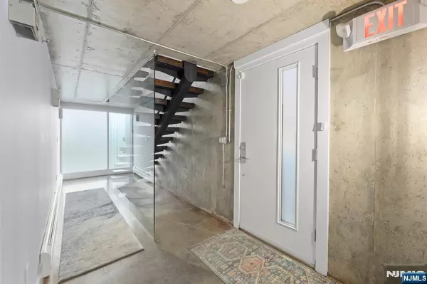 Edgewater, NJ 07020,1076 River RD