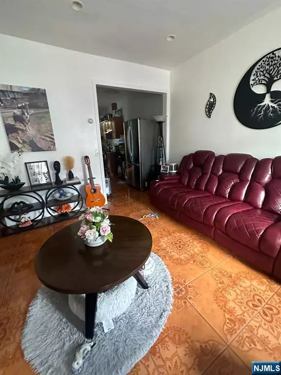 Paterson, NJ 07524,255 5th AVE