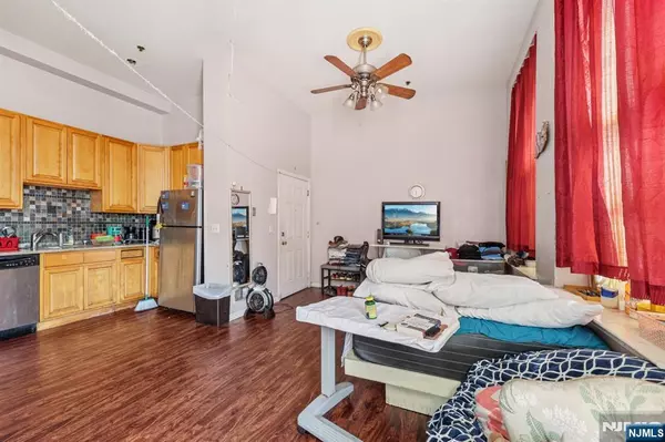 Paterson, NJ 07501,18 Market ST #301