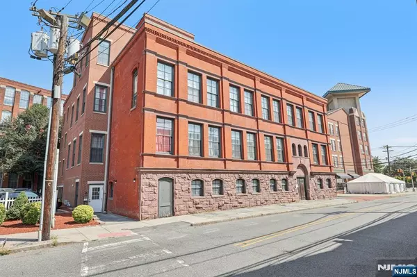 18 Market ST #301, Paterson, NJ 07501
