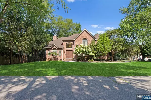 5 Kenyon CT, Norwood, NJ 07648