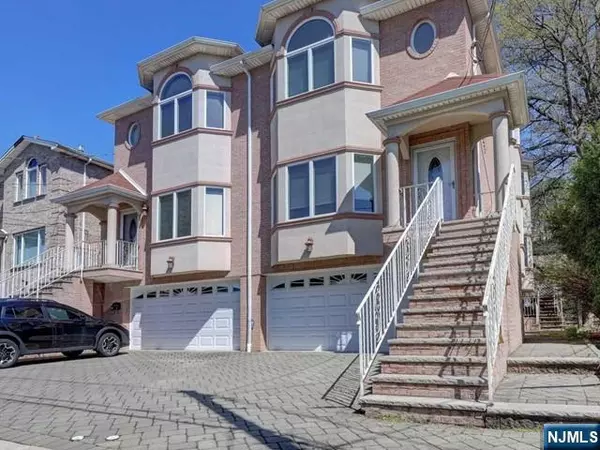 Palisades Park, NJ 07650,108B Princeton PL