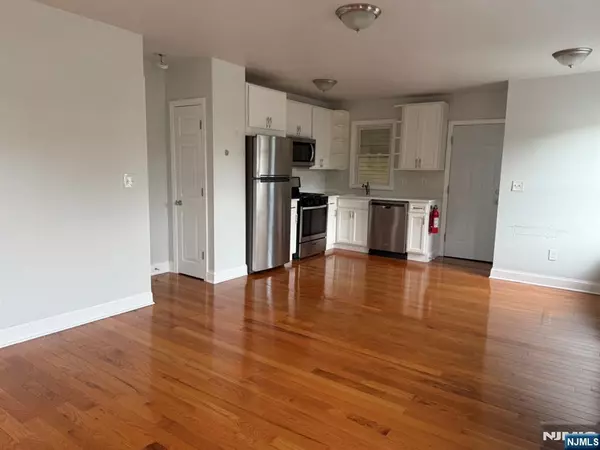 Verona, NJ 07044,25 Pine ST #27B