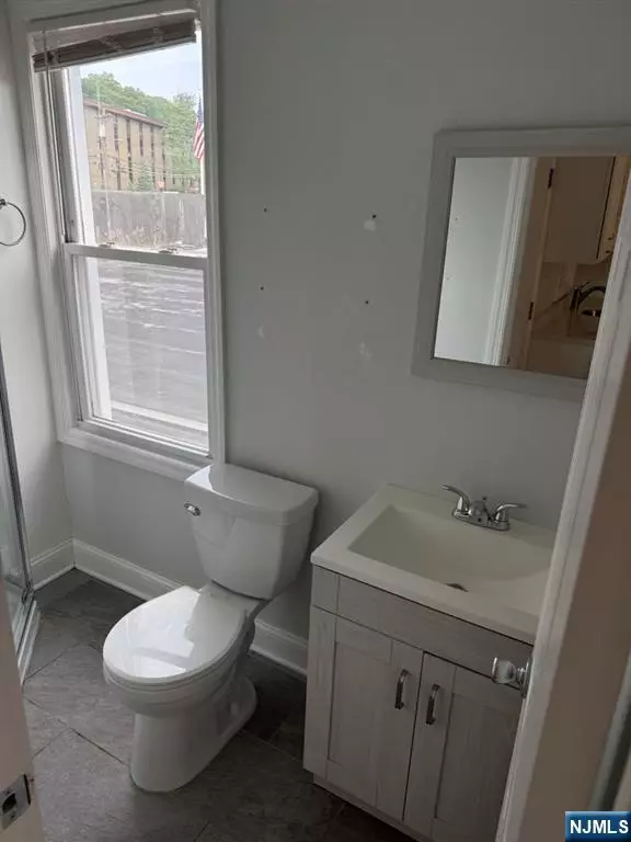 Verona, NJ 07044,25 Pine ST #27B