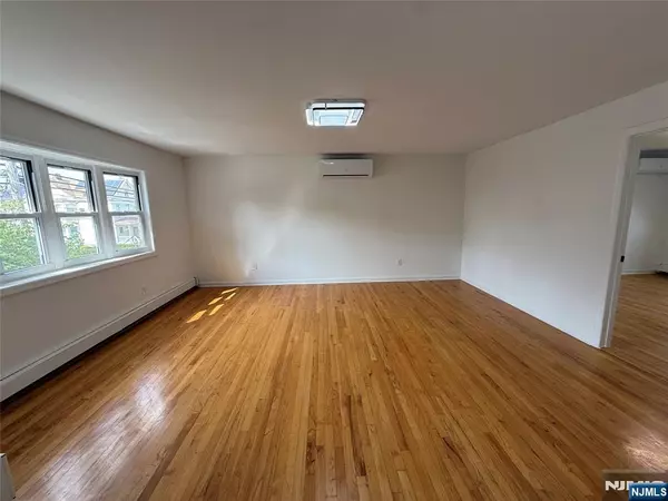 Lodi, NJ 07644,79 Prospect ST #1