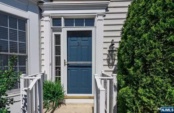 Paramus, NJ 07652,31 Mulberry CT