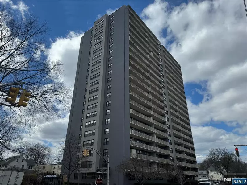 285 Aycrigg AVE #12G, Passaic, NJ 07055