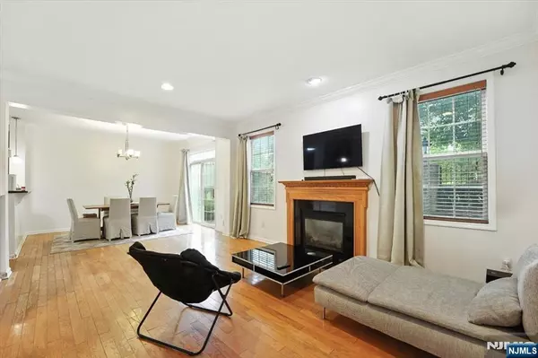 Clifton, NJ 07013,64 George Russell WAY #36