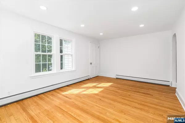 Leonia, NJ 07605,213 Oratam TRCE
