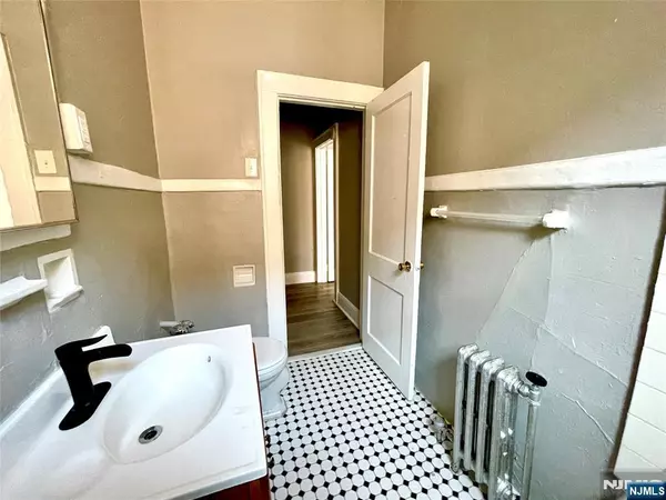 Newark, NJ 07104,16 Irving ST #C7
