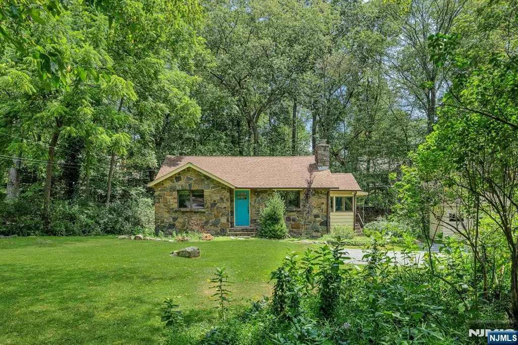 Montville Township, NJ 07045,8 Virginia RD