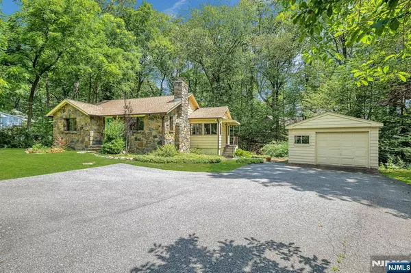 Montville Township, NJ 07045,8 Virginia RD
