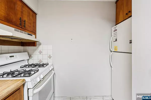 Clifton, NJ 07012,667 Allwood RD