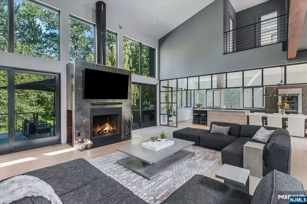 Franklin Lakes, NJ 07417,176 Edson TER