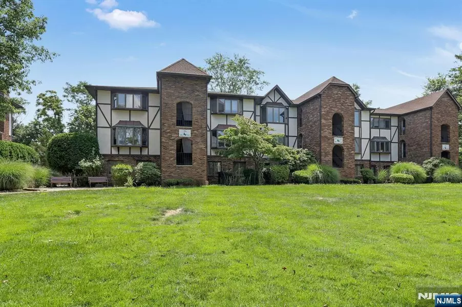 102 Hawthorne AVE, Park Ridge, NJ 07656