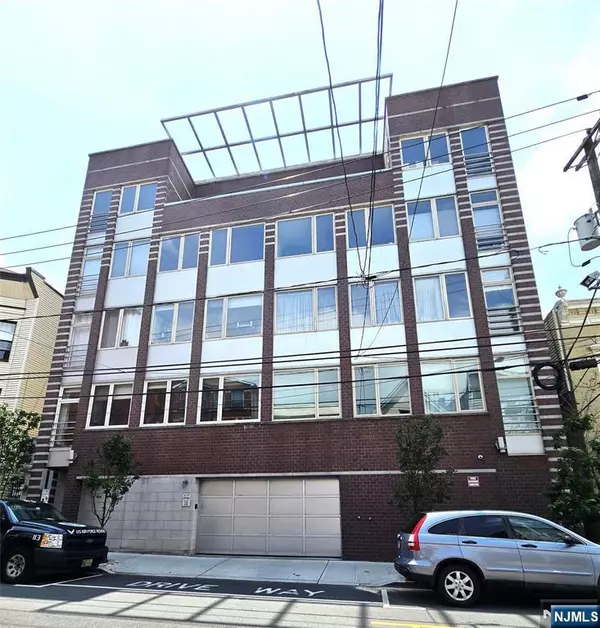 311-315 37th ST #304, Union City, NJ 07087