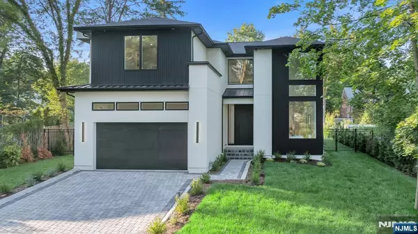 Tenafly, NJ 07670,43 Oak AVE