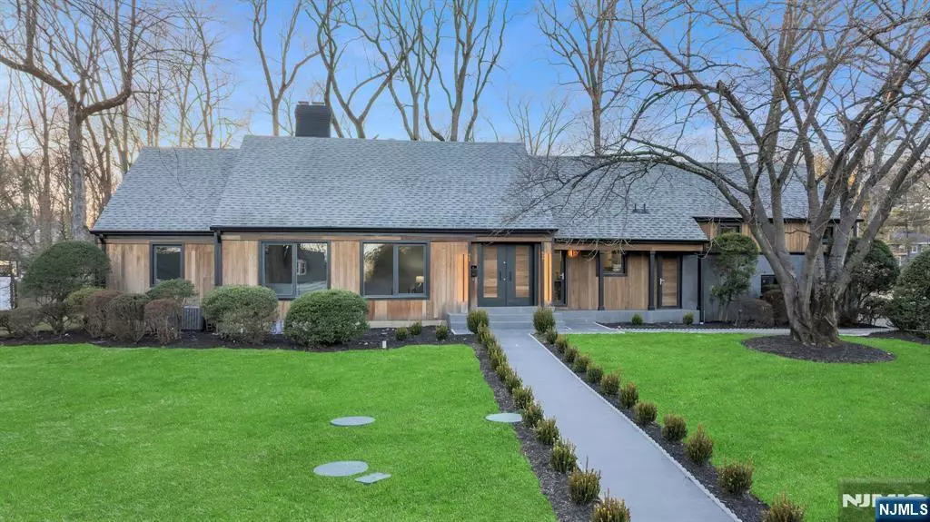648 Wishing Well RD, Wyckoff, NJ 07481