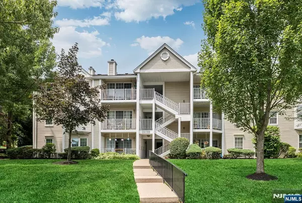 1126 Sycamore LN, Mahwah, NJ 07430